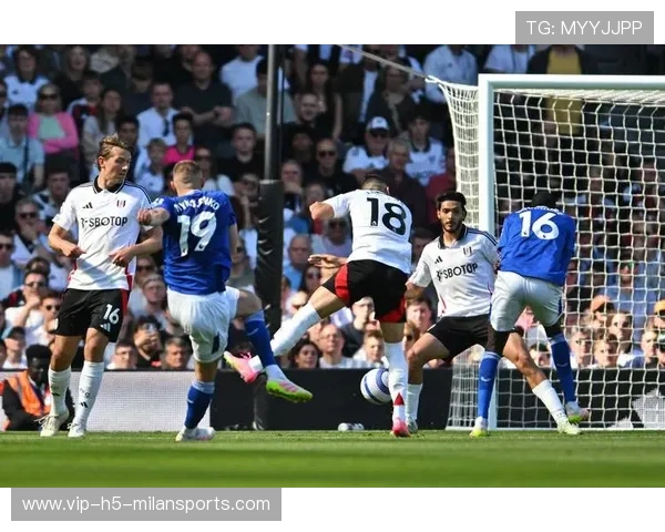 埃弗顿与富勒姆历史交锋中的经典对决与关键时刻回顾 埃弗顿与富勒姆历史交锋中的经典对决与关键时刻回顾