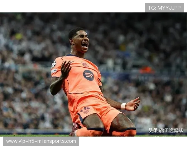 巴萨球迷起立致敬！拉什福德创造罕见一幕，拉什福德 巴萨