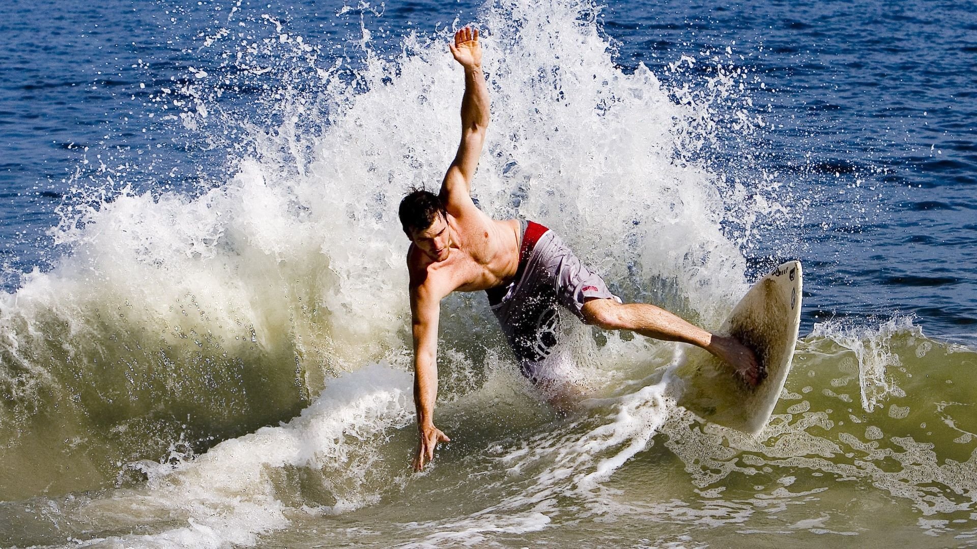 “亲子互动新体验，牛仔3K亲子跑让香港街头充满欢声笑语”