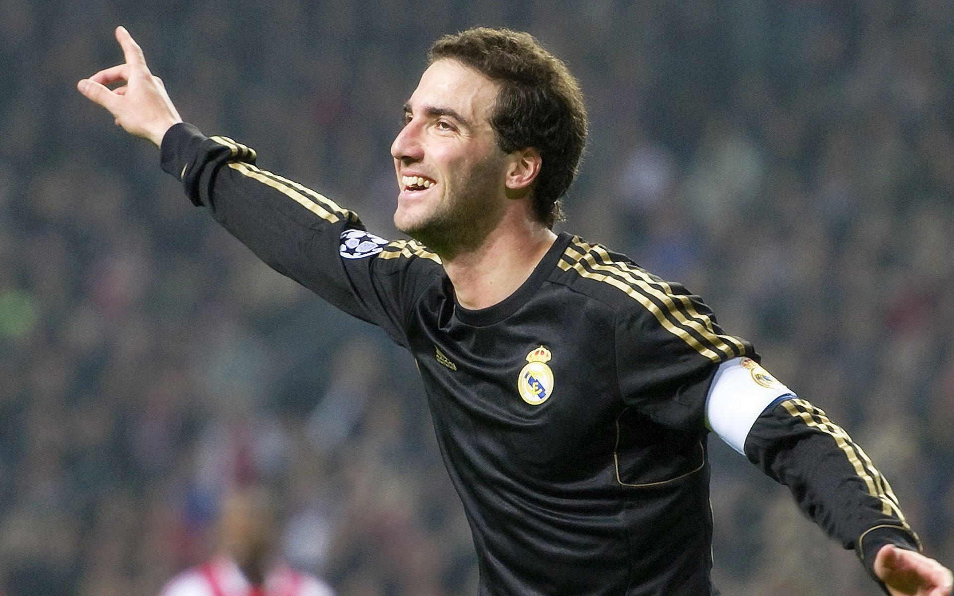 中国足球前腰角色功能拓展趋势评估,足球队前腰